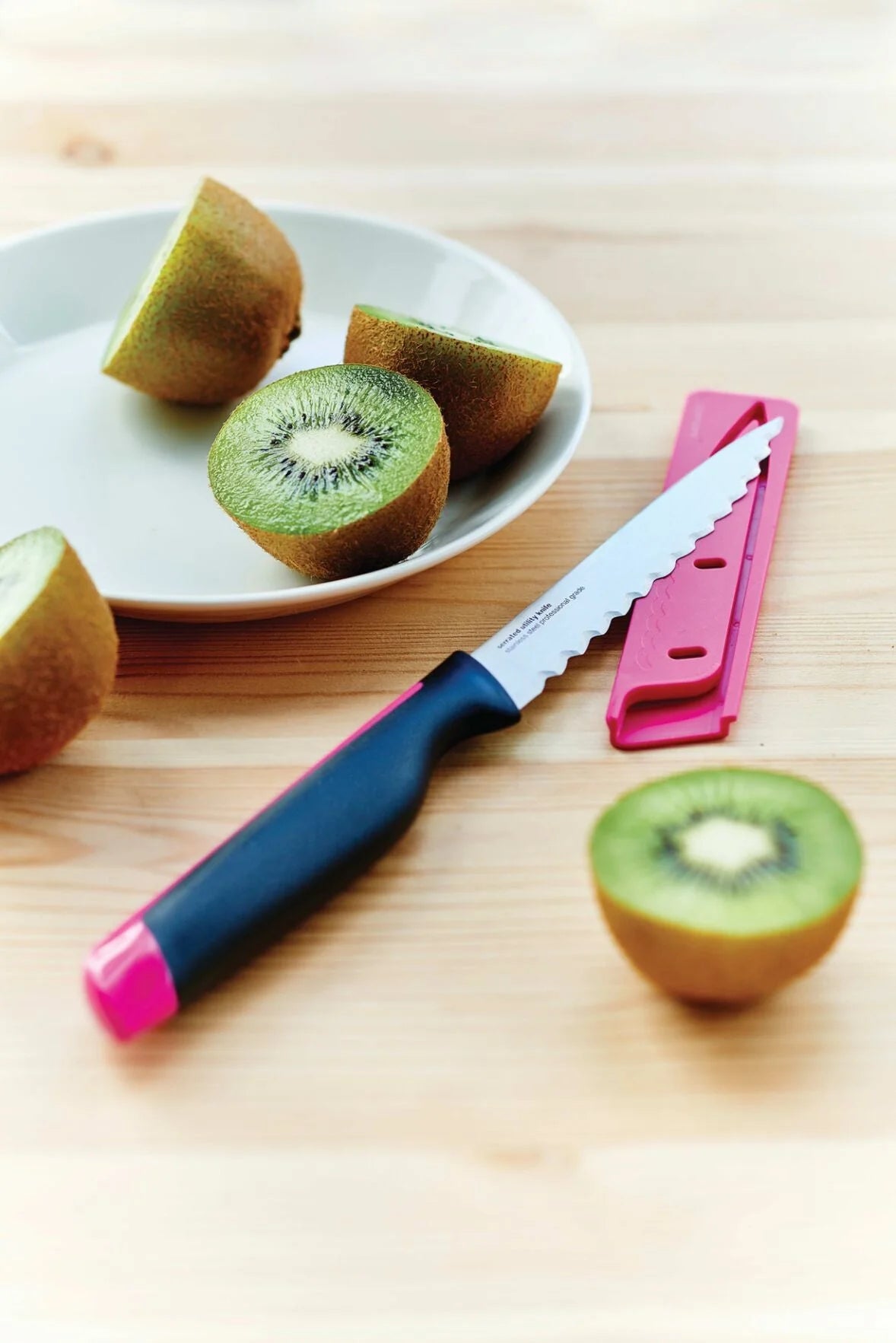 U-Series Serrated Utility Knife